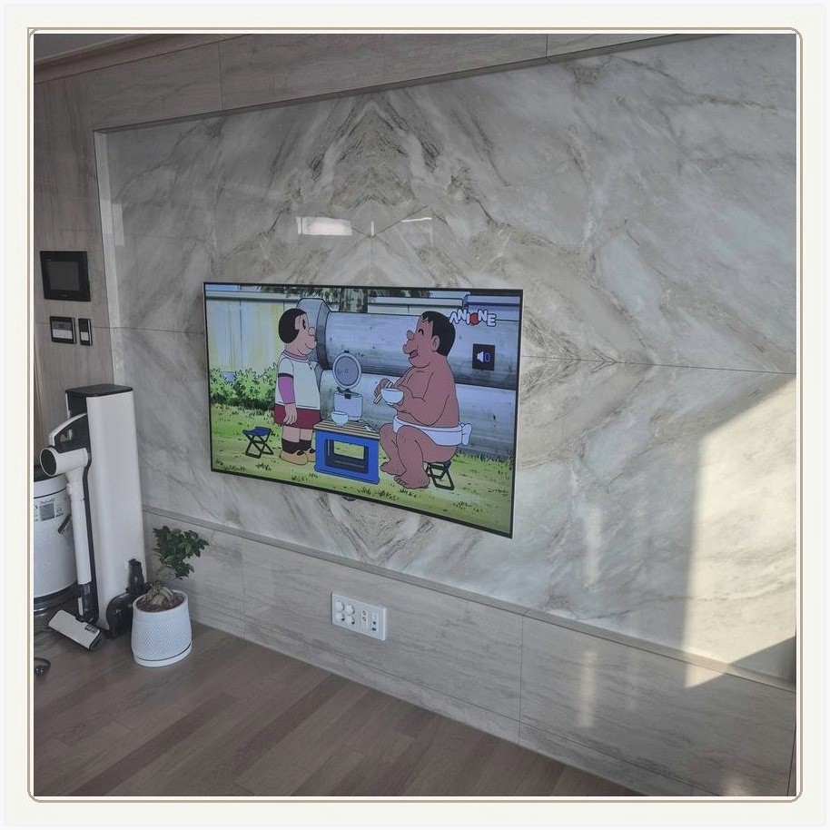 문정동 TV 주변 장비가 서로 간섭하지 않도록 자리를 나누는 과정
