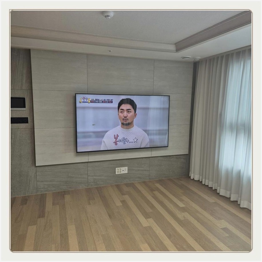 개봉동 TV 주변 장비가 서로 간섭하지 않도록 자리를 나누는 과정