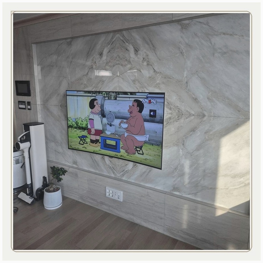 하계동 TV 주변 장비가 서로 간섭하지 않도록 자리를 나누는 과정